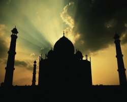 Some sources also suggest that Shah Jahan wants to build a black Taj Mahal on there.